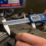 Thước cặp điện tử 200mm Moore Wright MW110-20DBL